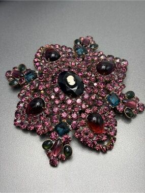 Vintage Cameo Bijoux MG it Glows  Manganese stones